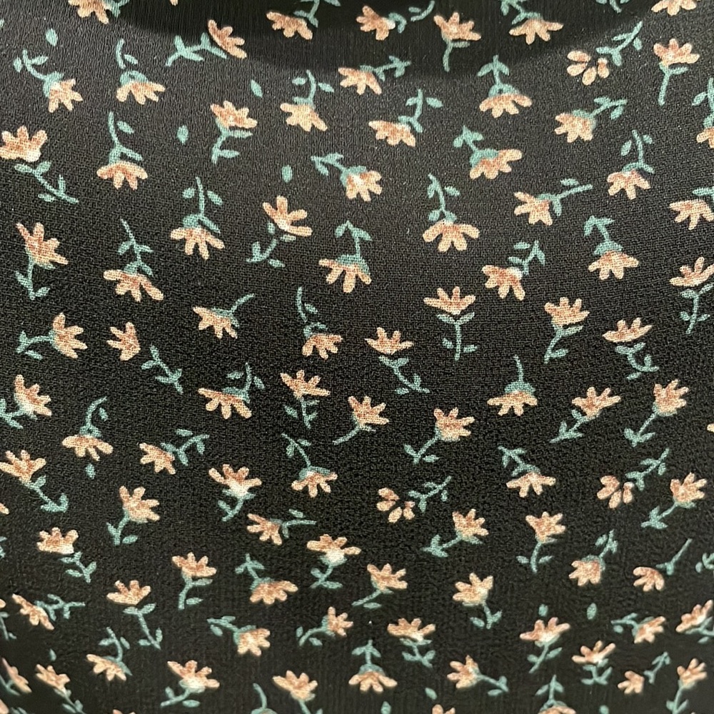 Brandy Melville floral mini skirt - Picture 2 of 3
